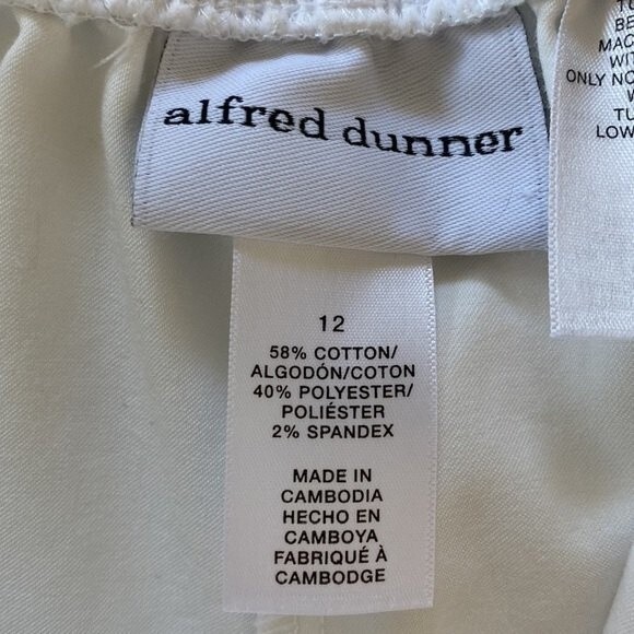 Alfred Dunner Lace Crochet Hem Detail Elastic Waist Cropped Pull On Pant Stretch - Picture 6 of 11